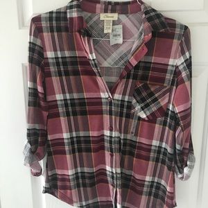 Women’s plaid button up